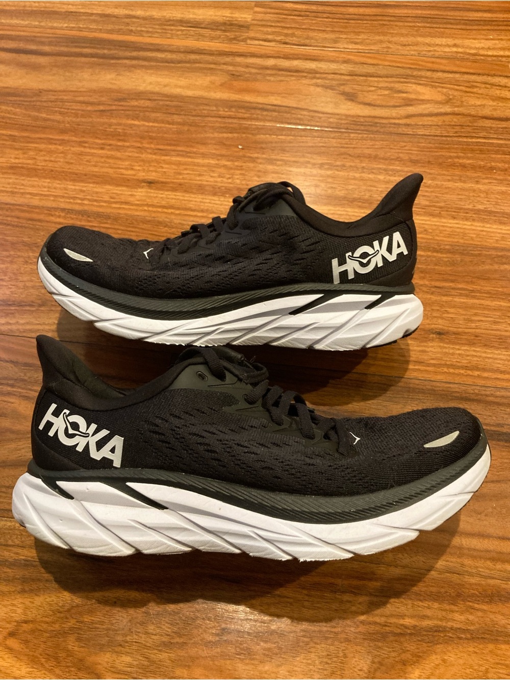 Hoka One One Clifton 8 Womens 7B Black White Running Sneakers 1119394 BWHT